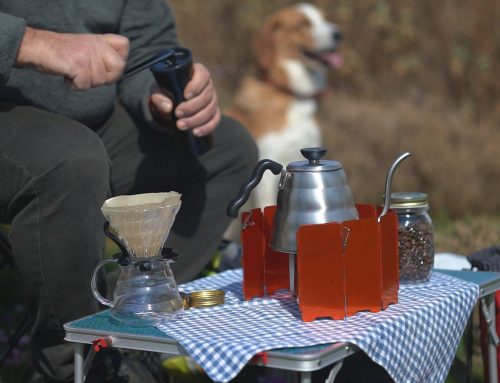 Brewing coffee among the flowers – Πίνοντας καφέ ανάμεσα στα λουλούδια της άνοιξης