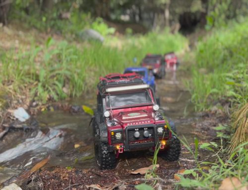 5 Traxxas TRX 4 & 1 Axial SCX 10iii Gladiator in wet condition