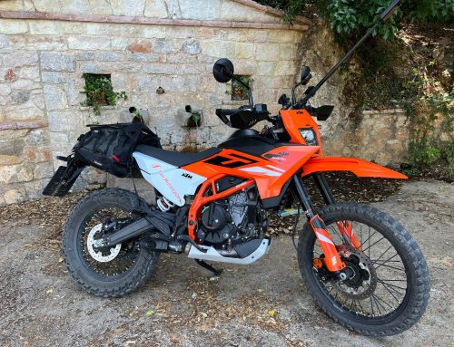 KTM 390 Enduro R 2025 1η παρουσίαση στο χώμα και στην άσφαλτο